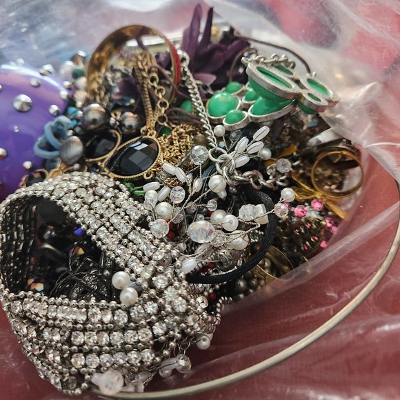 Large Jewelry Lot Over 3 POUNDS Untested Repairs Craft Junk Fashion Jewelry - Picture 1 of 4